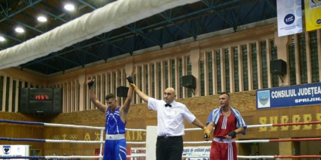 Meciuri interesante în prima zi a naţionalelor de box de la Brăila
